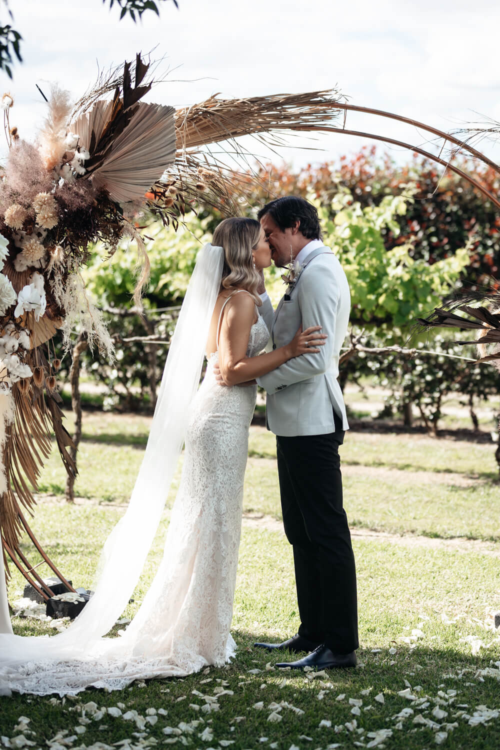 Courtney and jake share their first kiss at their Blue Wren Mudgee Wedding