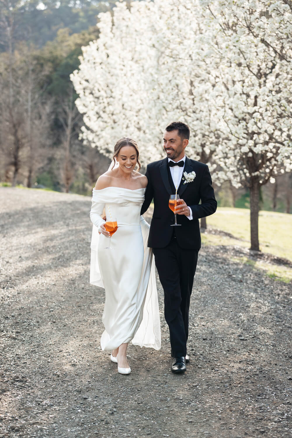 bride and groom walking on the driveway at the woodhouse wollombi