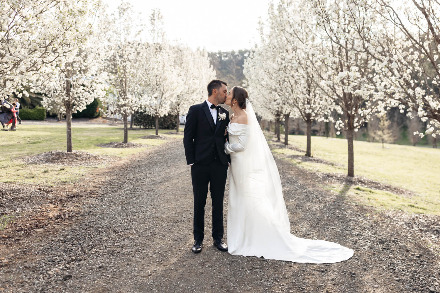bride and groom portraits at the woodhouse wollombi
